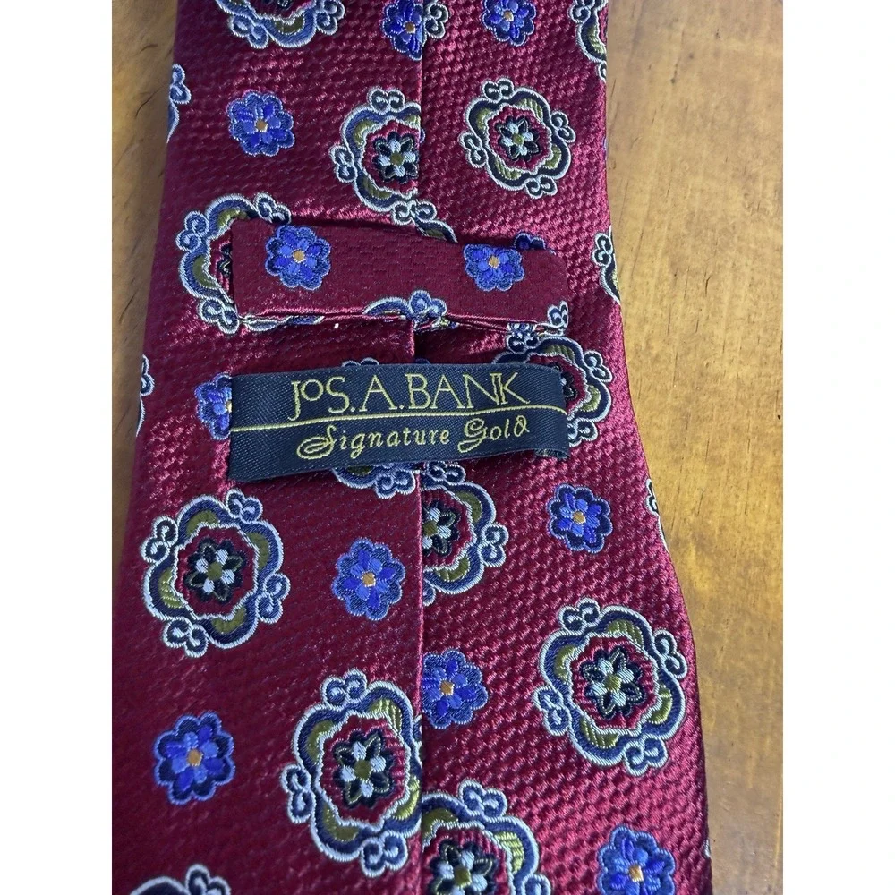 Jos A Bank Silk Tie Burgundy Red Floral Medallion Made in‎ Italy